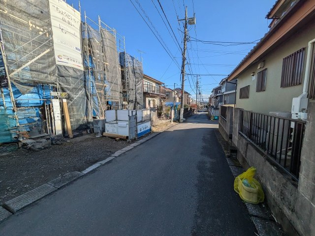 八王子市　散田町　新築一戸建ての前面道路含む現地写真|～南4ｍ・北16ｍの二方道路に面しています～