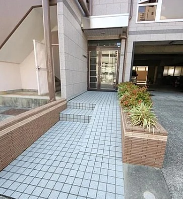 【エントランス】 | ラ・ビスタ城東