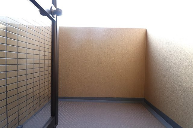 メロディーハイム芦屋浜のバルコニー|外からの目が気にならないバルコニーで洗濯物が干せます