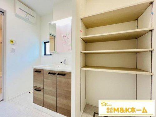 半田市栄町4丁目　全5棟　2号棟の洗面所|洗面　収納棚があります☆