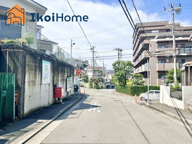 明石市北朝霧丘2丁目　中古戸建の前面道路含む現地写真|●資料・カタログのご請求無料●人気の人丸小学校区のお家！子育て環境良好です♪