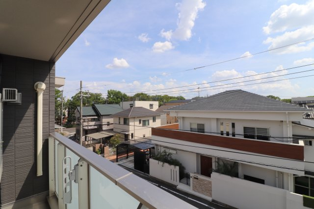 AZUR上中条のバルコニー