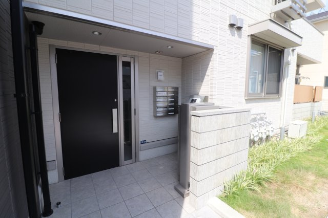 AZUR上中条のエントランス