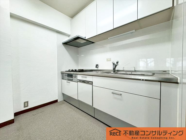 エステート岡本のキッチン|近隣にスーパーあり買い物至便