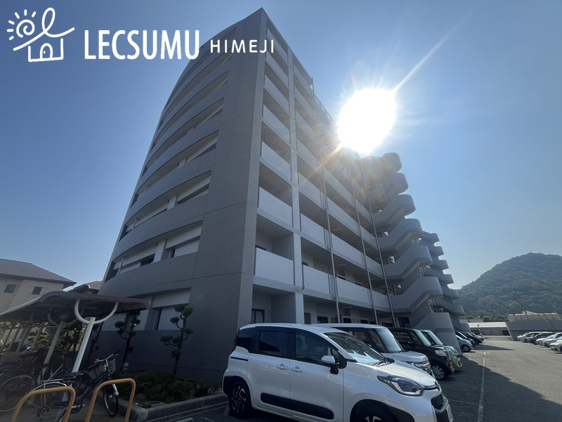 ライフアベニュー城山三番館の外観