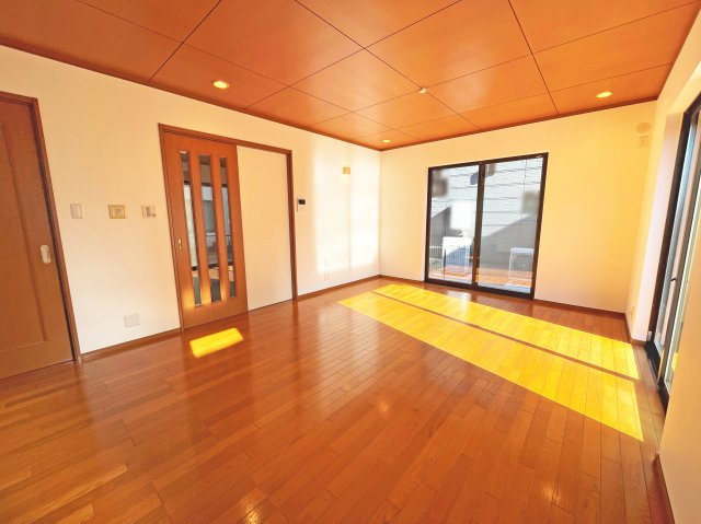 【居間・リビング】 | 桑名市星見ヶ丘５丁目 | ＬＤＫ