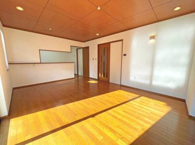 【居間・リビング】 | 桑名市星見ヶ丘５丁目 | ＬＤＫ