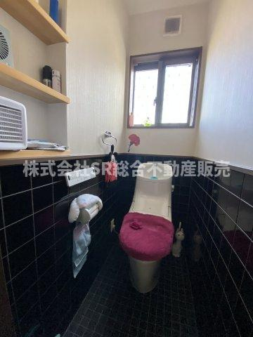 上六万寺町中古戸建のトイレ|トイレが2か所にあり、朝の身支度がスムーズに行えます！