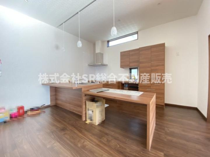 上六万寺町中古戸建のキッチン|配膳、片付けがしやすいカウンターキッチンです！