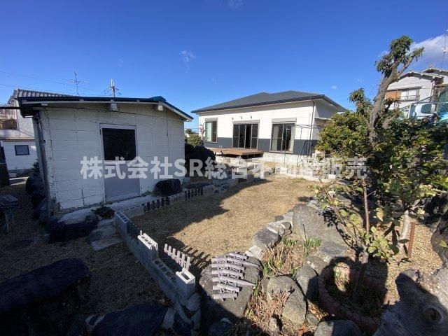 上六万寺町中古戸建の庭|お庭で自由な時間を過ごせます