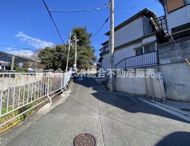 上六万寺町中古戸建の前面道路含む現地写真|前面道路含む現地写真です