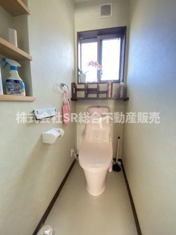 上六万寺町中古戸建のトイレ|温水洗浄便座もございます♪