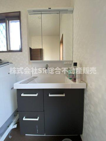 上六万寺町中古戸建の独立洗面台|朝の身支度には欠かせない独立洗面化粧台