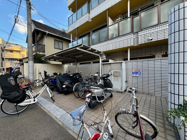 クリスタル長居のエントランス