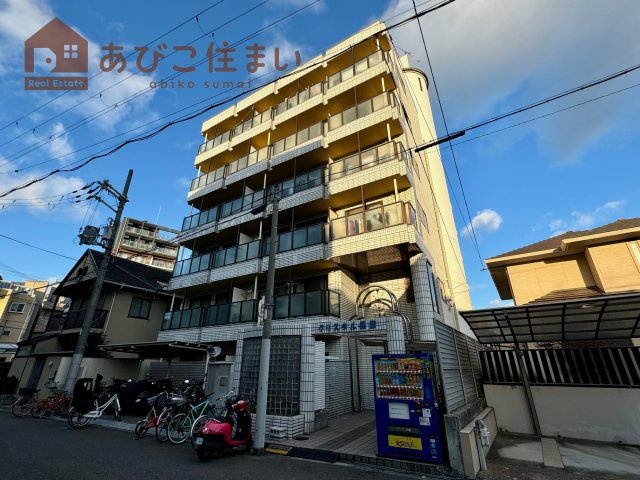 クリスタル長居の外観