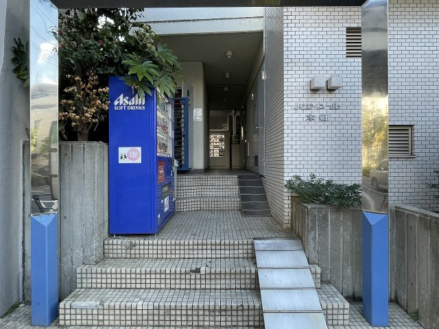 パレ・ドール本郷のエントランス