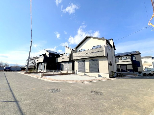 八王子市楢原町 新築戸建て　全１１棟の前面道路含む現地写真