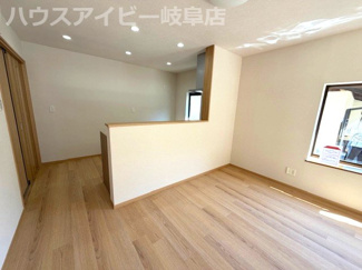 【居間・リビング】 | 岐阜市岩井5LDK中古住宅！リフォーム済みです♪敷地広々73坪！お庭スペースあり！ | 岐阜市岩井5LDK中古住宅！リフォーム済みです♪敷地広々73坪！お庭スペースあり！