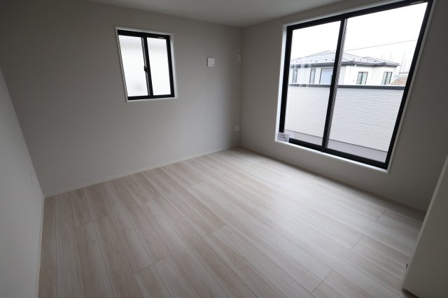 《仲介手数料無料》浦和区瀬ヶ崎４丁目32-6新築一戸建てLIGAREの洋室|3階 7.4帖
