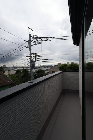 《仲介手数料無料》浦和区瀬ヶ崎４丁目32-6新築一戸建てLIGAREのバルコニー