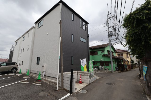 《仲介手数料無料》浦和区瀬ヶ崎４丁目32-6新築一戸建てLIGAREの外観