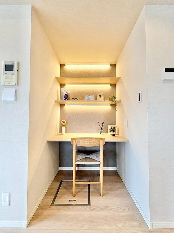 ユアコート富士見台のダイニング|書斎としても使用できるスペース。子供の勉強の場としても便利です。