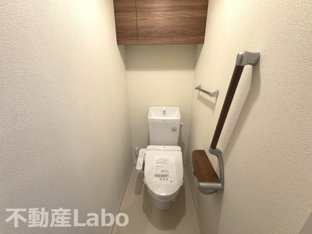 徳島市南二軒屋町新開の賃貸マンションのトイレ