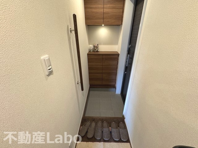 徳島市南二軒屋町新開の賃貸マンションの玄関
