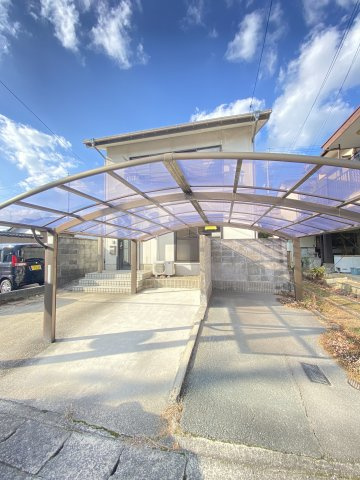 吉岡貸家の駐車場