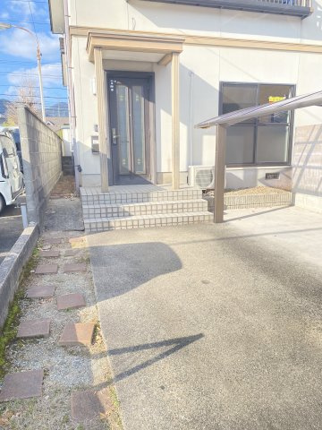 吉岡貸家の駐車場
