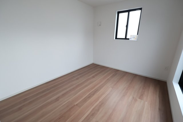 《仲介手数料無料》浦和区瀬ヶ崎４丁目32-6新築一戸建てLIGAREの洋室|3階 5.5帖