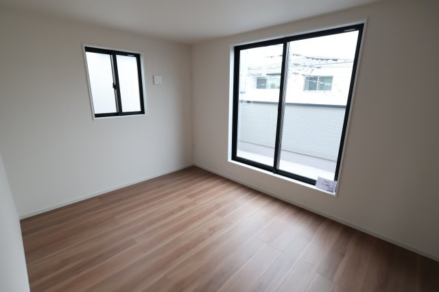 《仲介手数料無料》浦和区瀬ヶ崎４丁目32-6新築一戸建てLIGAREの洋室|3階 9.3帖