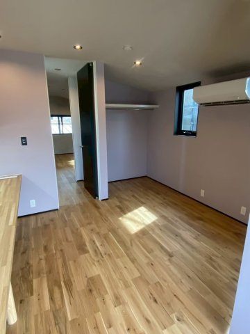 碑文谷6丁目戸建の洋室|3階8.7帖洋室（掲載写真はAI生成による家具家電削除加工を加えたものを含みます）