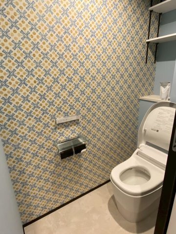 碑文谷6丁目戸建のトイレ|1階トイレ（掲載写真はAI生成による家具家電削除加工を加えたものを含みます）