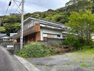 伊東市　赤沢の前面道路含む現地写真