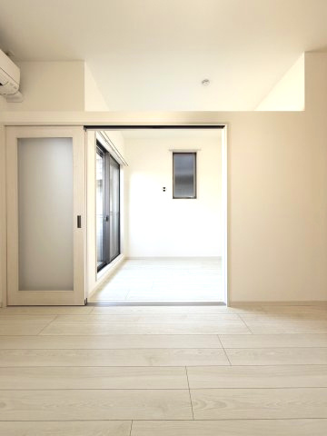 ポラリス鳥栖駅南の居間・リビング|間仕切りを開放できます