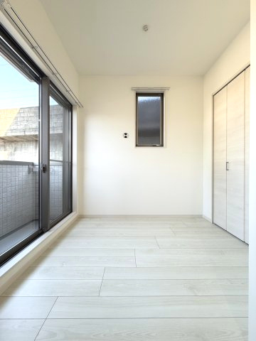 ポラリス鳥栖駅南の洋室|バルコニーに面した3.2帖の洋室