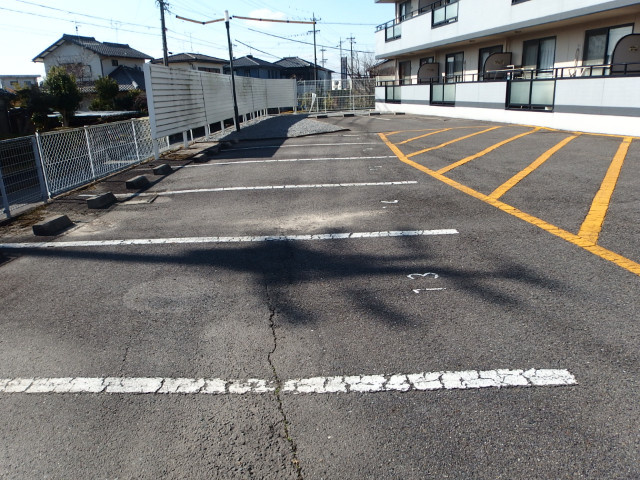 シャルマン平成の駐車場