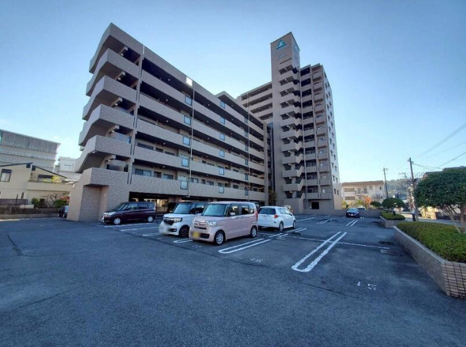 サーパス高須第3の外観|外観もきれいです！駐車場は空きあります