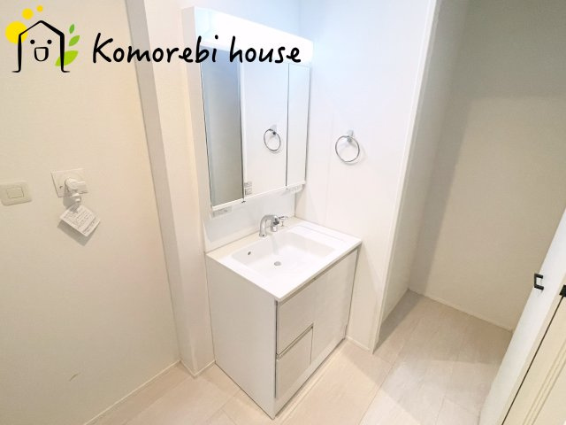 さいたま市見沼区小深作　9期　新築一戸建て　グラファーレの独立洗面台|独立洗面台、朝の身支度には欠かせません