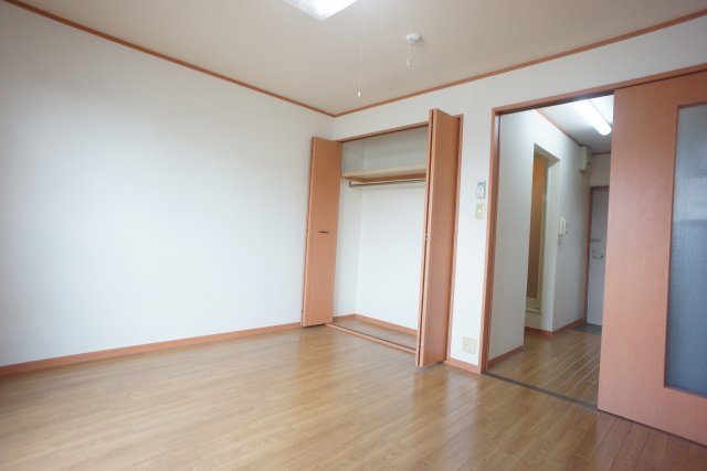 【洋室】 | ロイヤル広野 | 広々とした洋室です