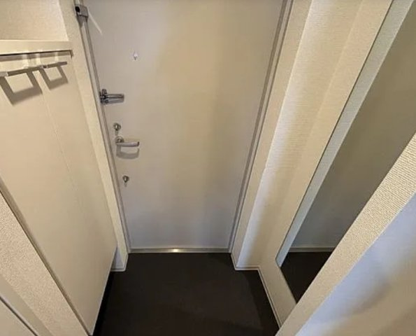 セレニテ新大阪プリエ の玄関