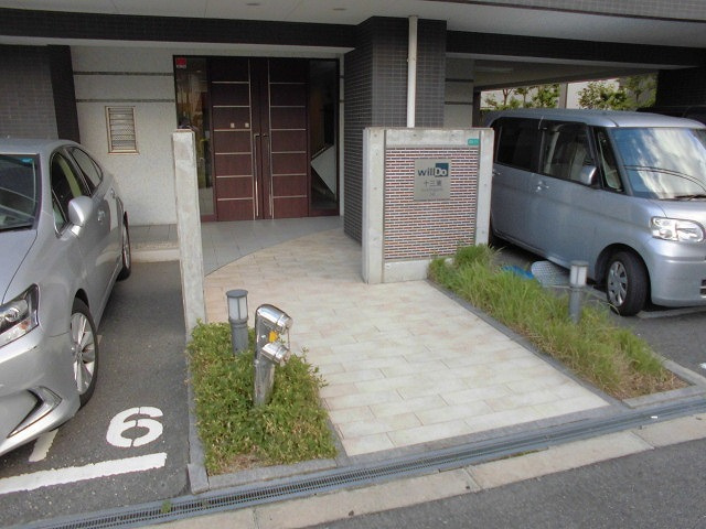 Gramercy Juso-higashi 1stのエントランス