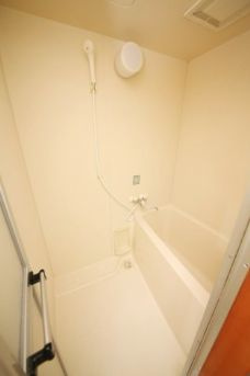 半田市大和町　チサトコーポレイトハウスの浴室