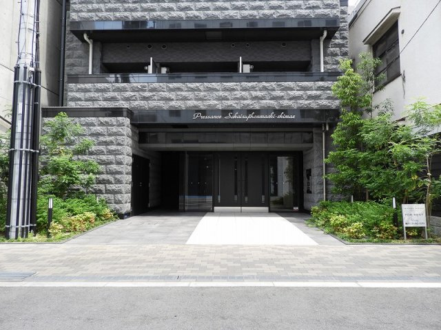 プレサンス堺筋本町駅前のエントランス