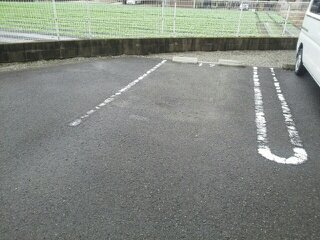 【駐車場】 | メルヴェーユⅠ | 駐車場に車を止められます