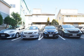 【駐車場】 | マンションの駐車場スペース。空きの有無や駐車料金、サイズ規定などについては、改めてお問い合わせください。～即日のご見学可能～　お問合せはお気軽にどうぞ。
