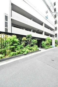 【外観】 | ラ・ミアカーサ東中野 | 鉄筋コンクリート造のがっちりとした建物。