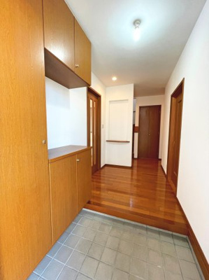 【玄関】 | 桑名市星見ヶ丘５丁目　4SLDK