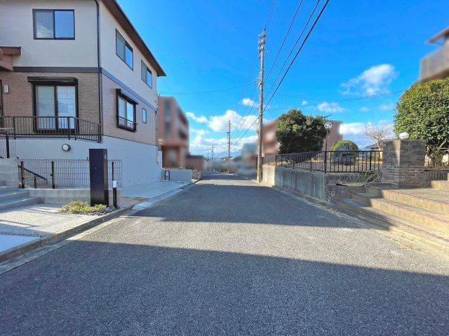 【前面道路含む現地写真】 | 桑名市星見ヶ丘５丁目　4SLDK | 前面道路